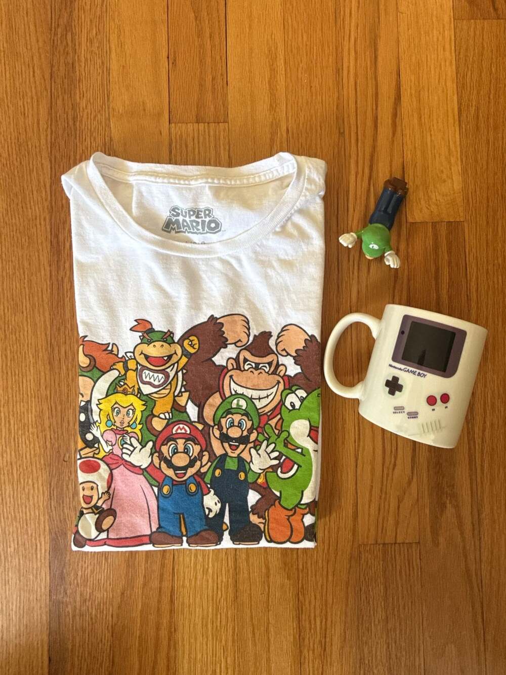 Nintendo Super Mario Bundle: Graphic T-Shirt L, Game Boy Mug & Luigi Figure